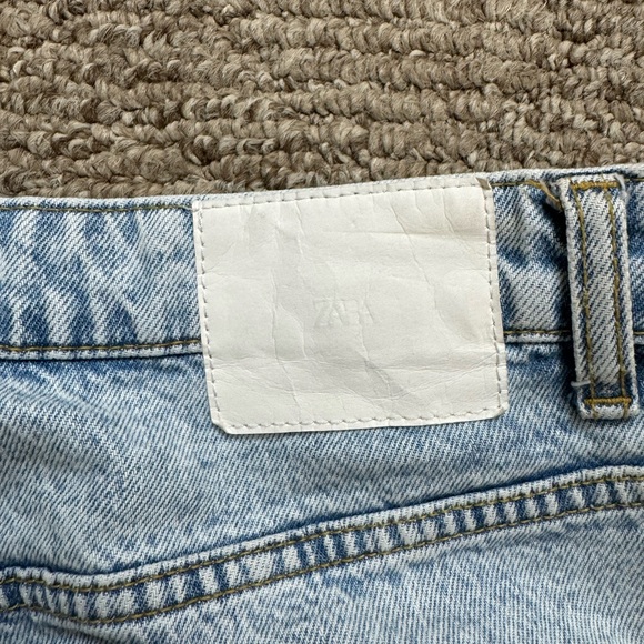 Zara- Washed Mom Jeans - Picture 3 of 4